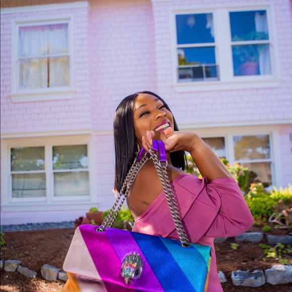 Meet your Posher, Mikal - Picture 3 of 5